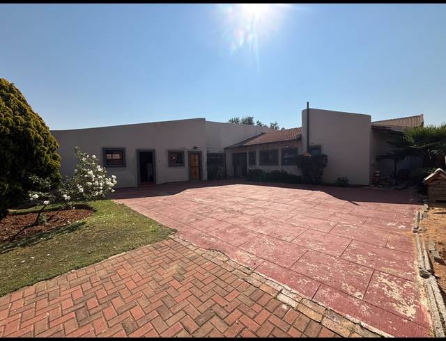 3 BEDROOM FREEHOLD FOR SALE IN KLIPPOORTJE